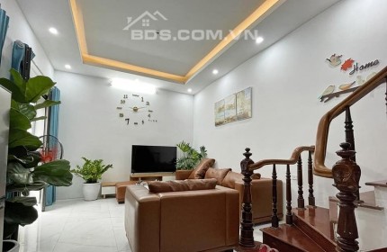 Bán Nhà kế Ông ÍCh Khiêm, Hải Châu,2 Tầng,4.5x10,CHỉ 2.75 tỷ, Cực Xinh